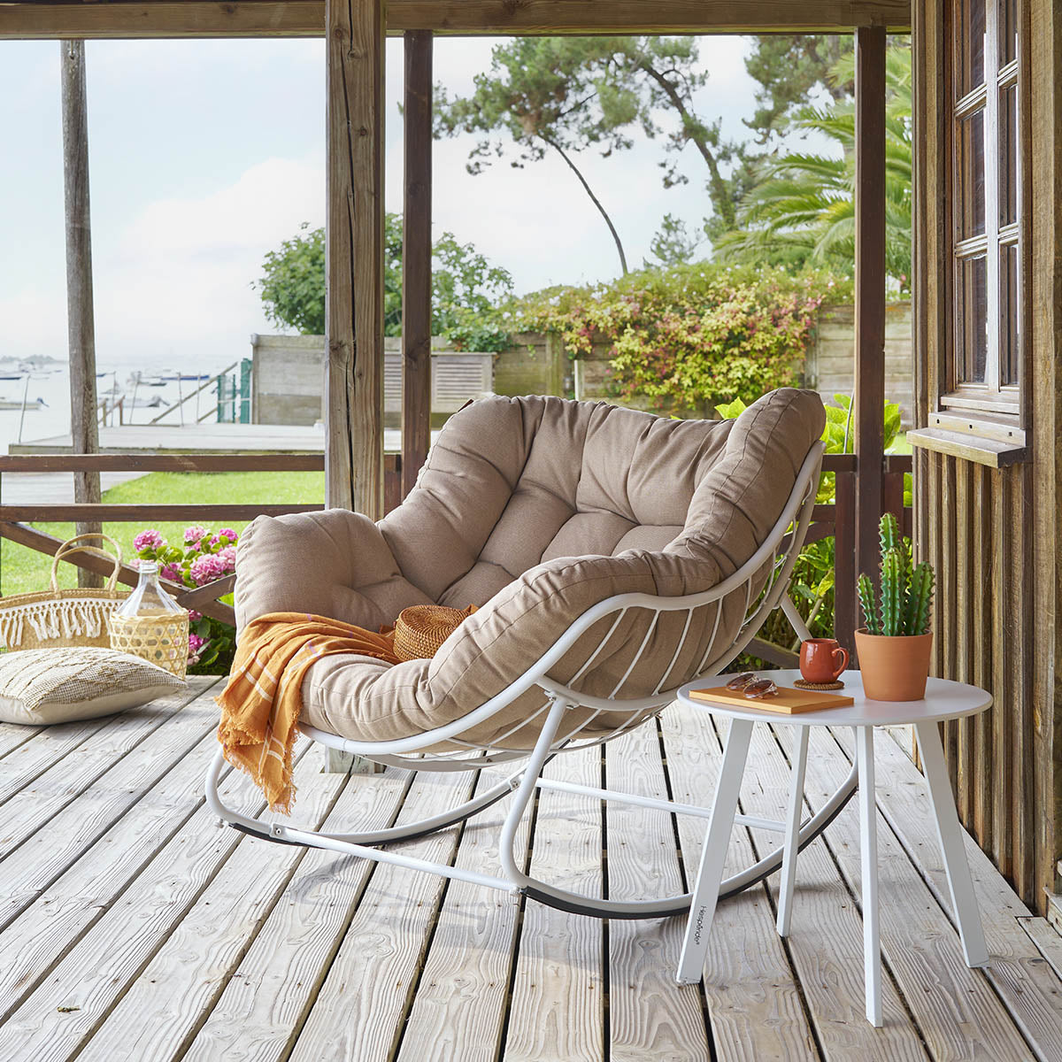 PAOPAO Beige & White Rocking Egg Chair