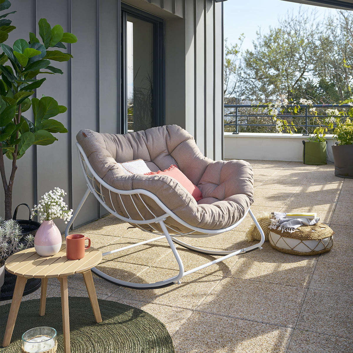 PAOPAO Beige & White Rocking Egg Chair
